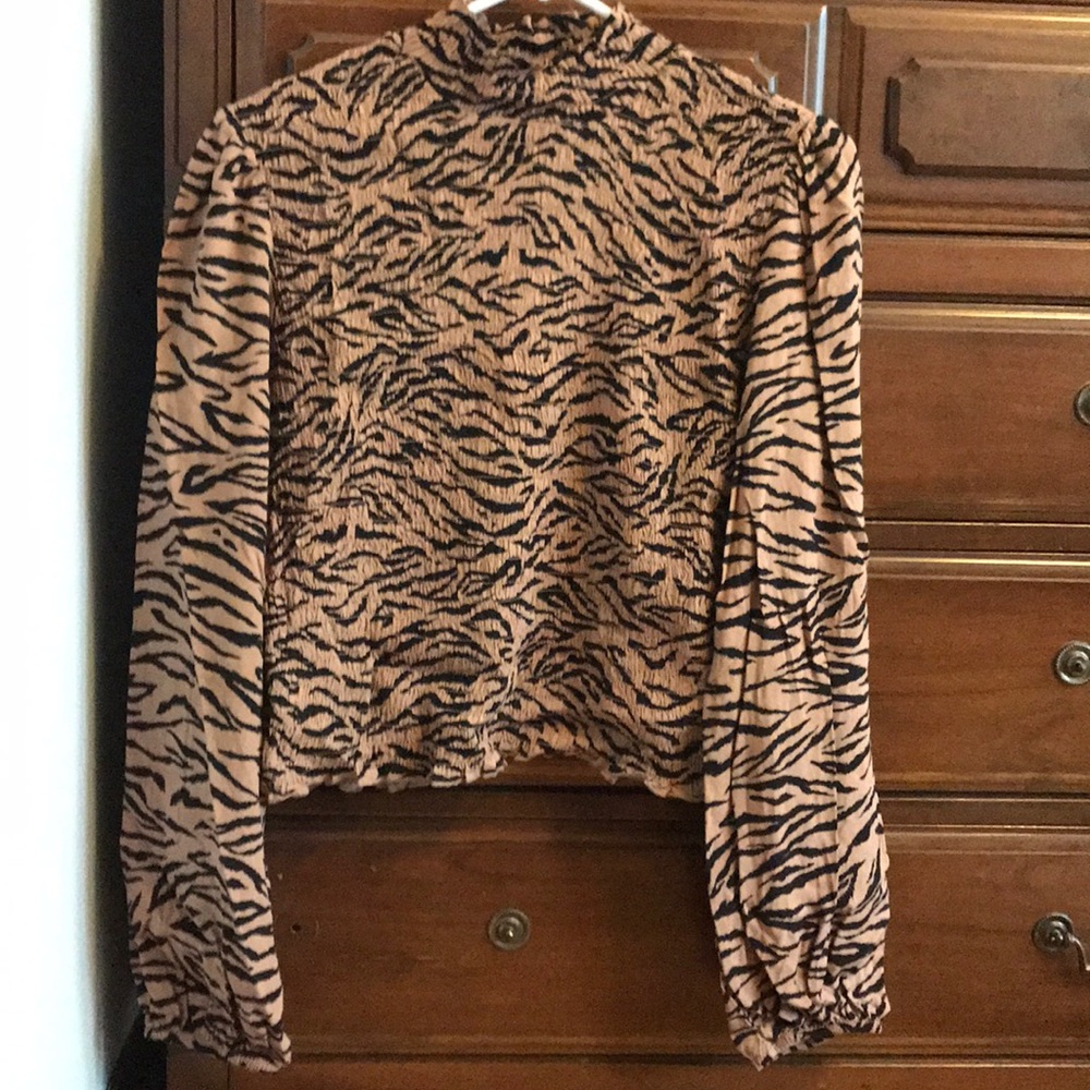 NWOT Tiger Print Long Sleeve 💫